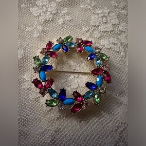 NRO FOR AVON PASTEL WREATH BROOCH SIGNED